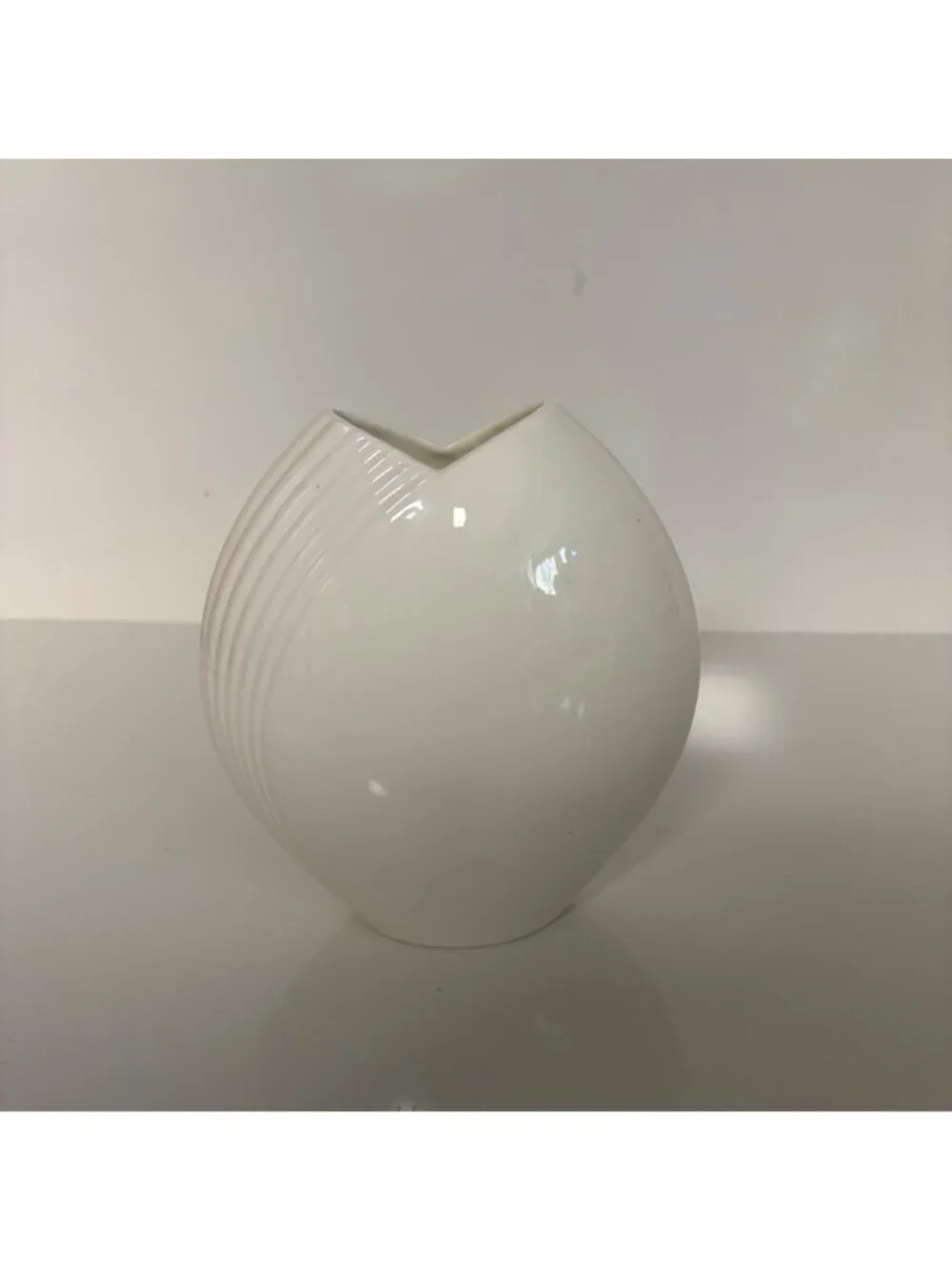Christopher Stuart Y1510 Tempest White Bone China Vase Elegant Modern Minimalist